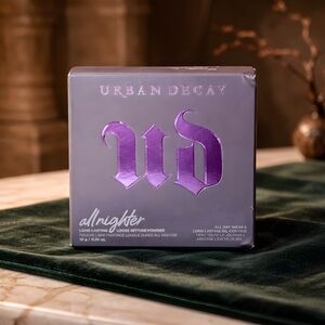 Urban Decay All Nighter Loose Setting Powder in Purple Box